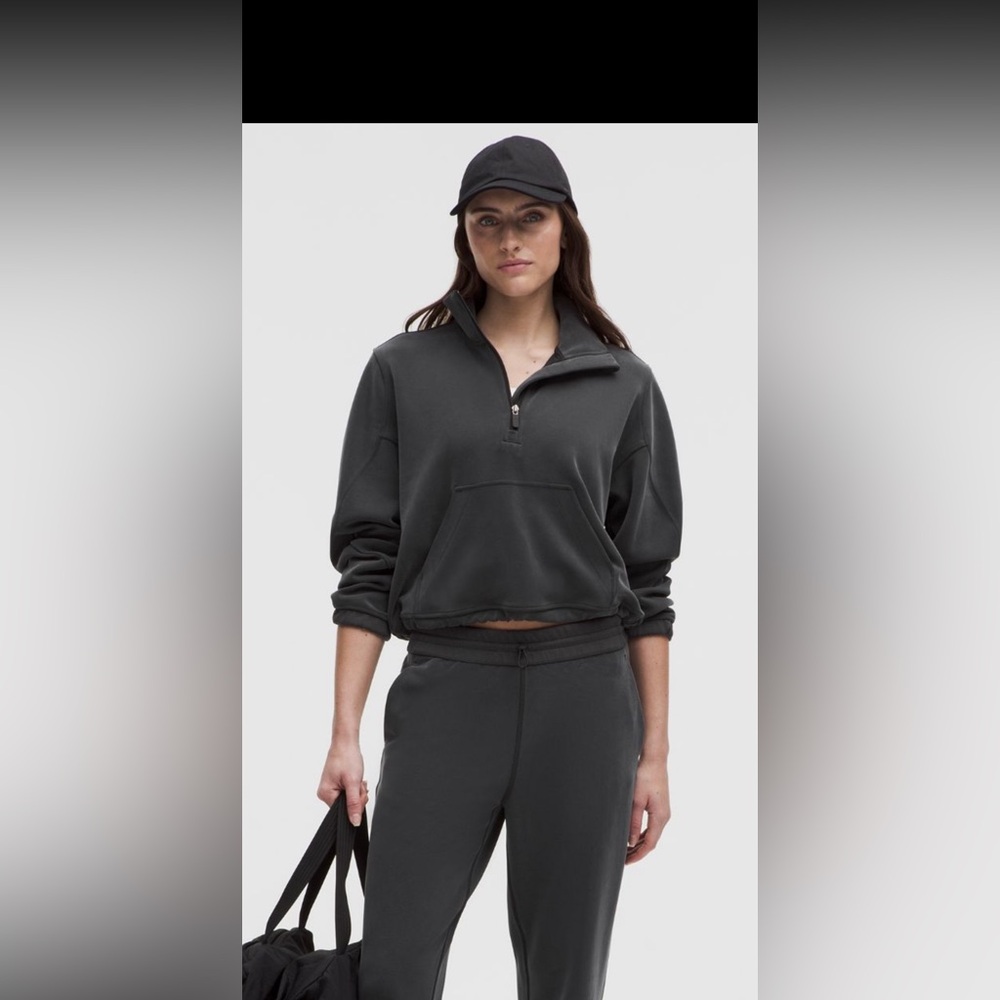 Lululemon softstream half zip in black 
Worn 1x